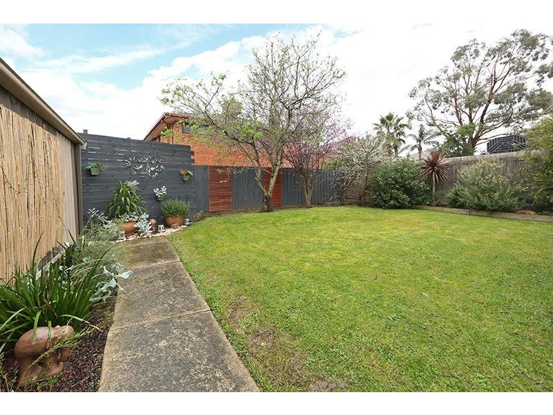 11 St John Place, Rowville VIC 3178