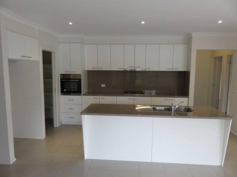 2/4 Third Avenue, Rowville VIC 3178