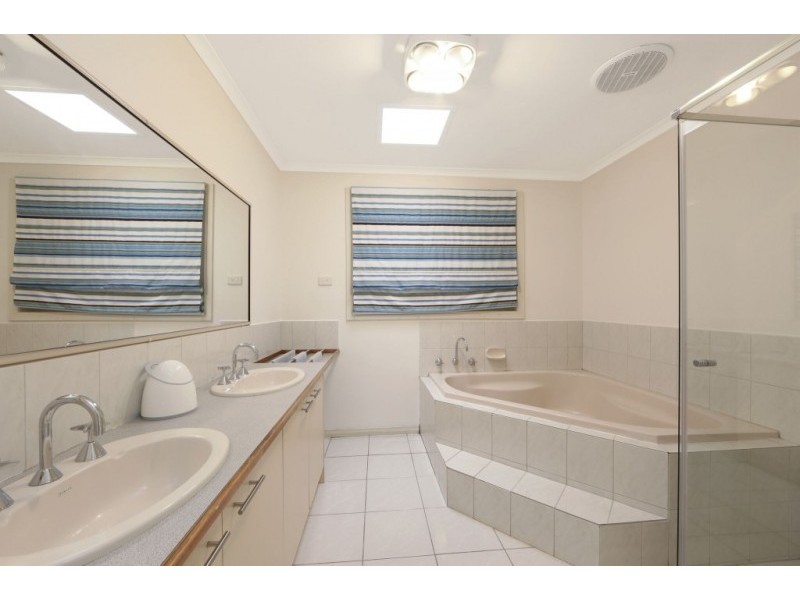 3 Finsbury Close, Rowville VIC 3178