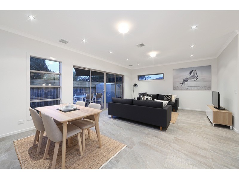 2/273 Dandelion Drive, Rowville VIC 3178