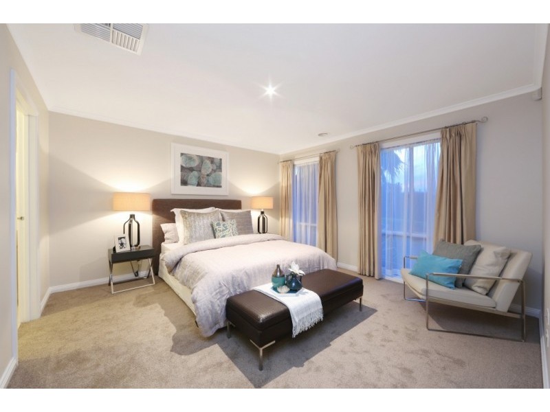 36 Sovereign Manors Crescent, Rowville VIC 3178