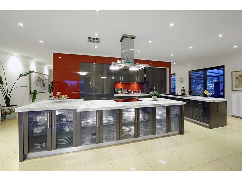 18 Logan Court, Lysterfield VIC 3156