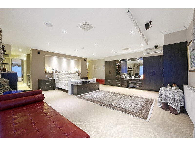 18 Logan Court, Lysterfield VIC 3156