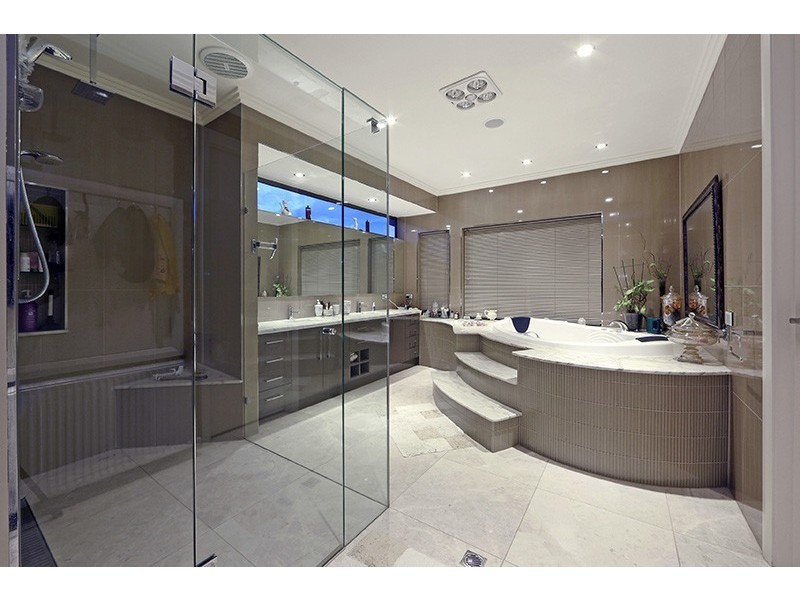 18 Logan Court, Lysterfield VIC 3156