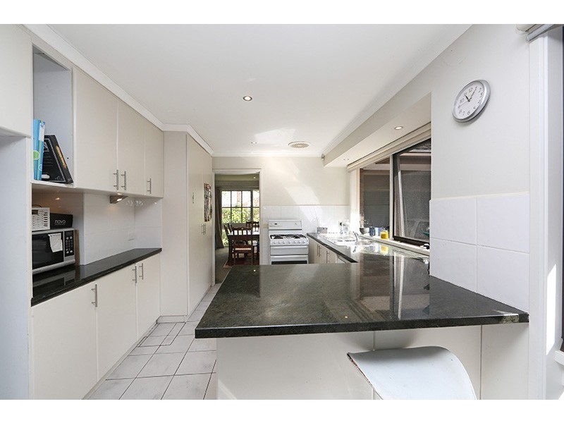 6 Bridgewater Way, Rowville VIC 3178