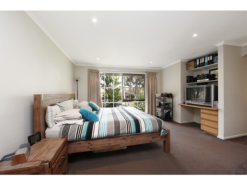 6 Bridgewater Way, Rowville VIC 3178