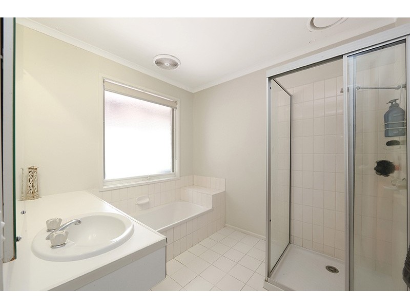 6 Bridgewater Way, Rowville VIC 3178