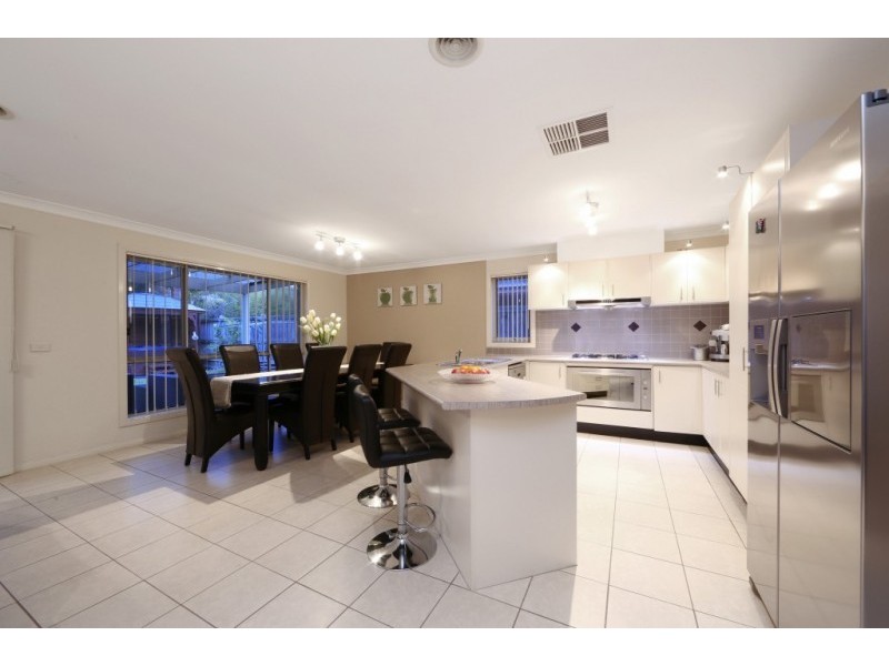 15 Jubilee Drive, Rowville VIC 3178