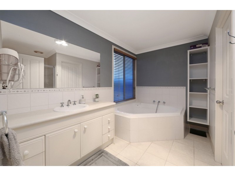 15 Jubilee Drive, Rowville VIC 3178