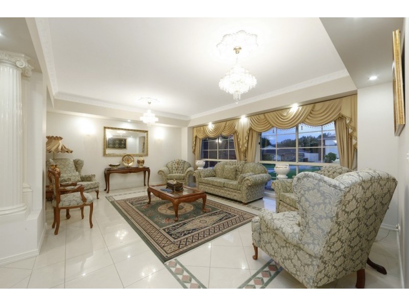 11 Harry Nance Close, Lysterfield VIC 3156