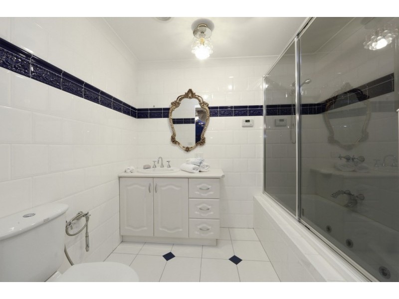 11 Harry Nance Close, Lysterfield VIC 3156