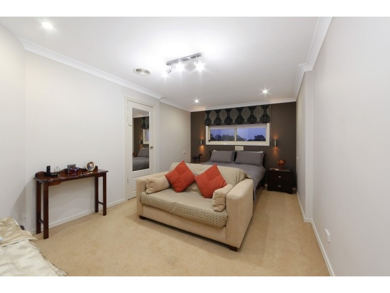 11 Harry Nance Close, Lysterfield VIC 3156