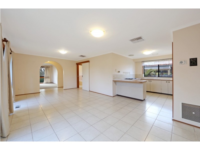 25 Valleyview Drive, Rowville VIC 3178