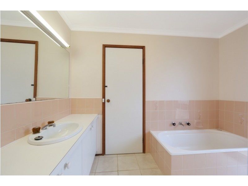 25 Valleyview Drive, Rowville VIC 3178