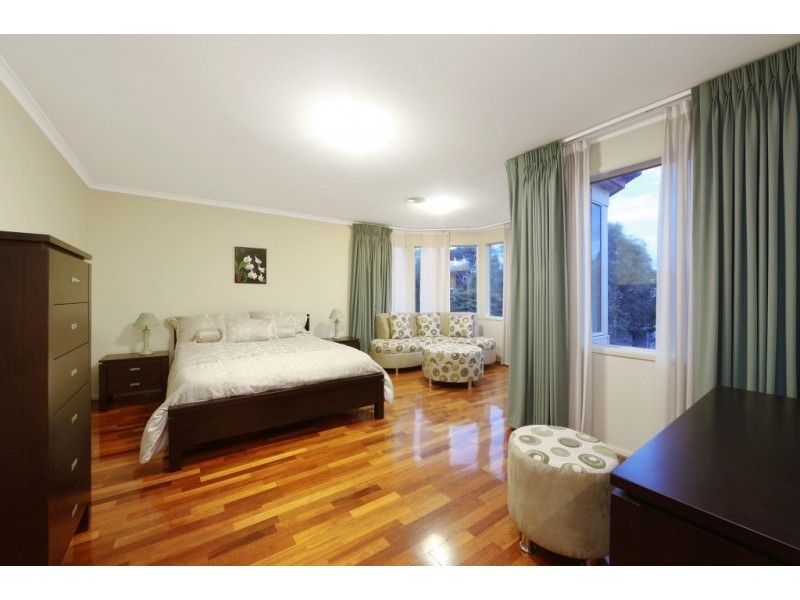 4 Gleneagles Court, Rowville VIC 3178