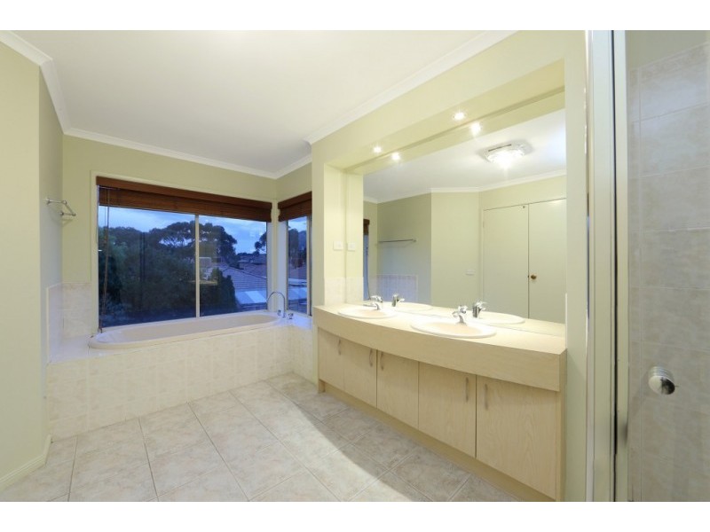 4 Gleneagles Court, Rowville VIC 3178