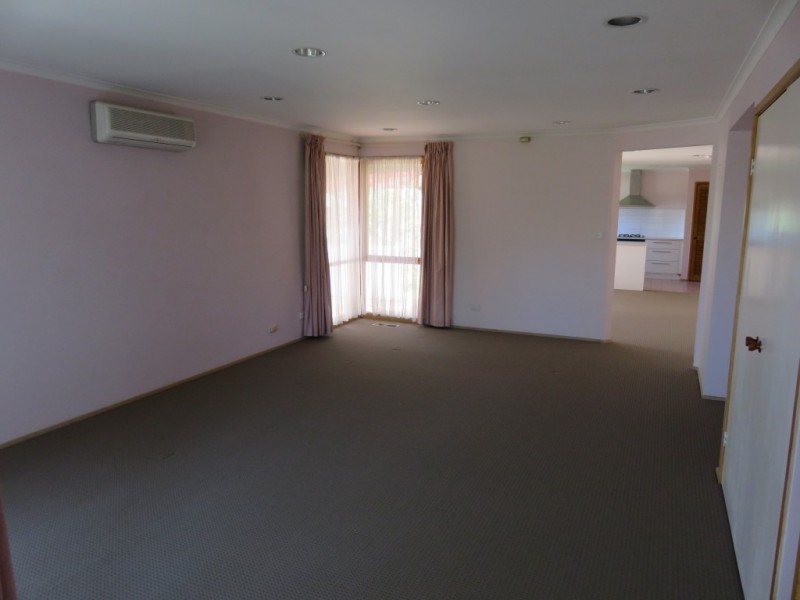 13 Bellfield Drive, Lysterfield VIC 3156