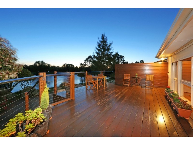 25 Lakeside Boulevard, Rowville VIC 3178