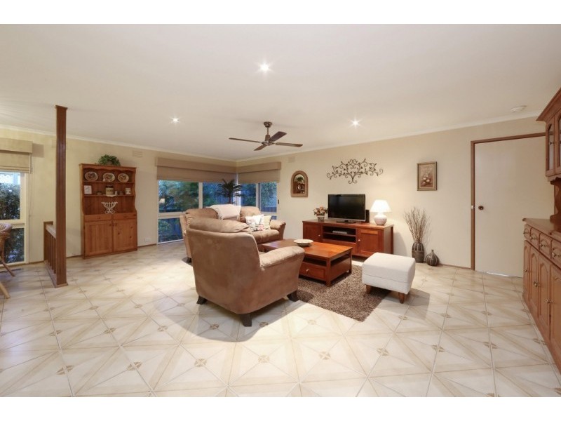 25 Lakeside Boulevard, Rowville VIC 3178