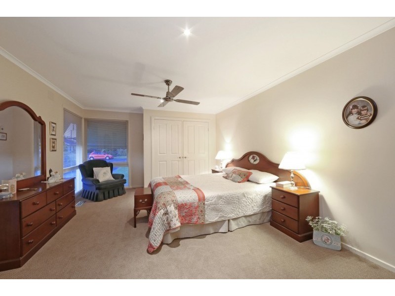 25 Lakeside Boulevard, Rowville VIC 3178