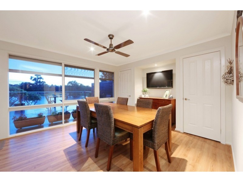 25 Lakeside Boulevard, Rowville VIC 3178