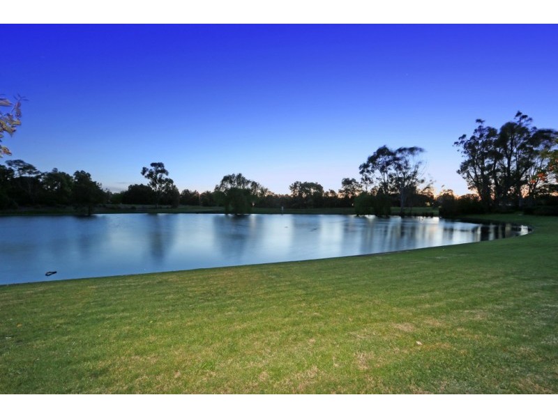 25 Lakeside Boulevard, Rowville VIC 3178