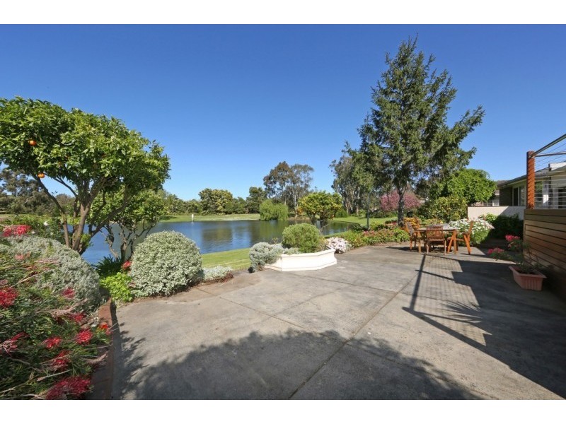 25 Lakeside Boulevard, Rowville VIC 3178