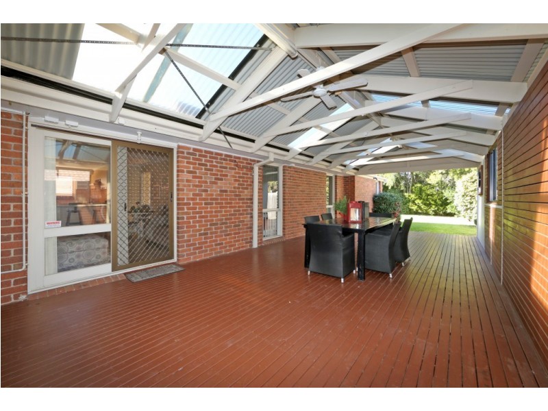 9 Saunders Close, Lysterfield VIC 3156