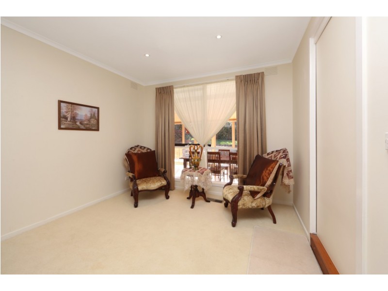 6 Lakeside Boulevard, Rowville VIC 3178