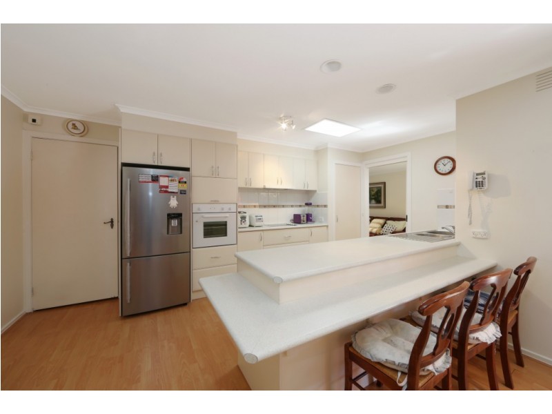 6 Lakeside Boulevard, Rowville VIC 3178