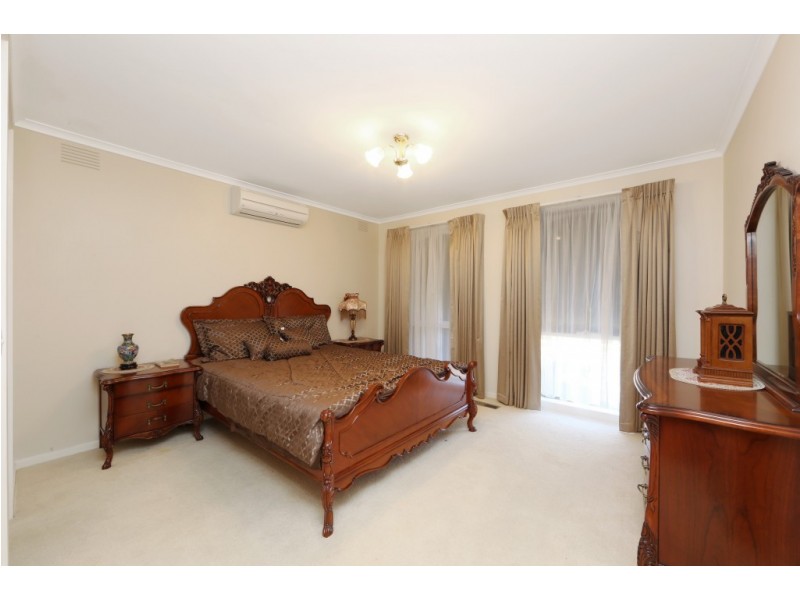 6 Lakeside Boulevard, Rowville VIC 3178