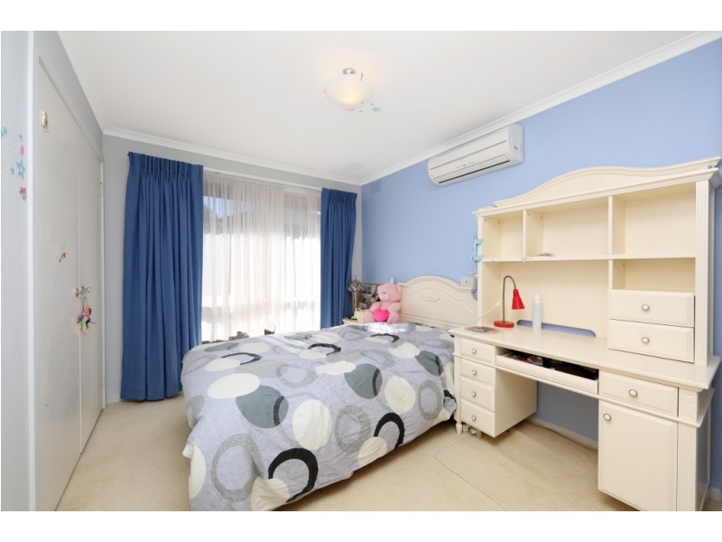 6 Lakeside Boulevard, Rowville VIC 3178