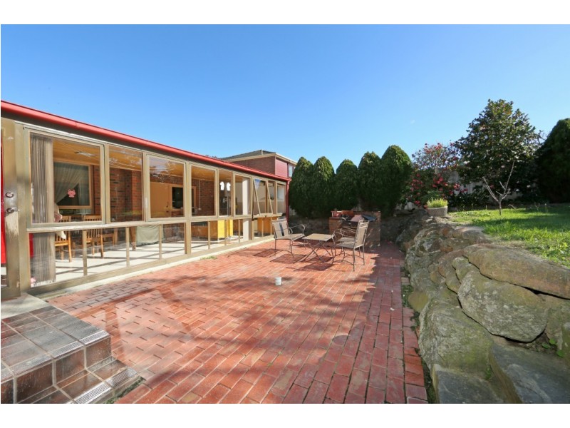 6 Lakeside Boulevard, Rowville VIC 3178