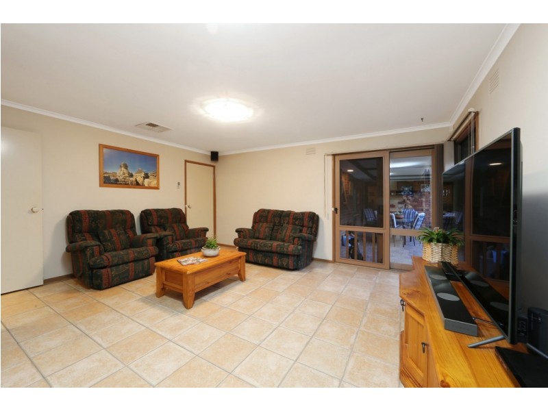 11 Kedleston Way, Rowville VIC 3178