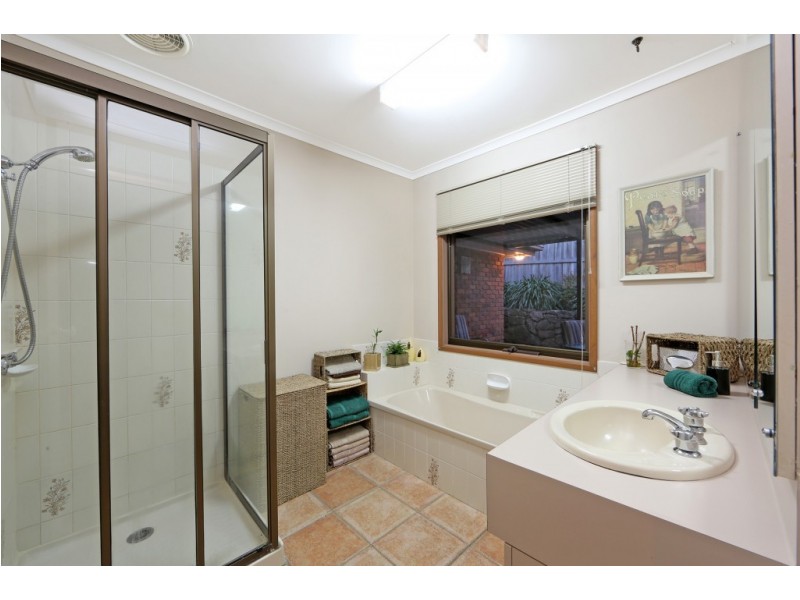 11 Kedleston Way, Rowville VIC 3178