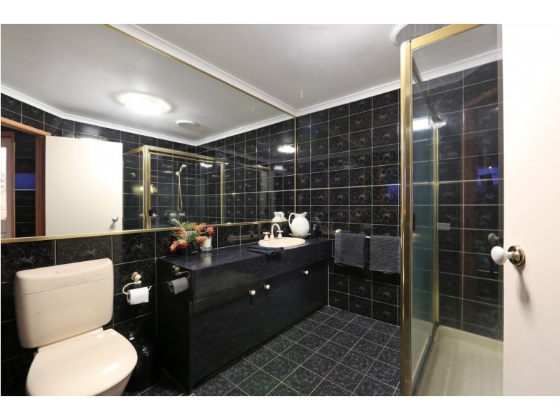 11 Kedleston Way, Rowville VIC 3178