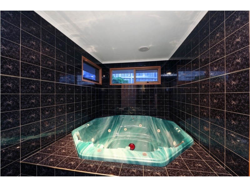 11 Kedleston Way, Rowville VIC 3178