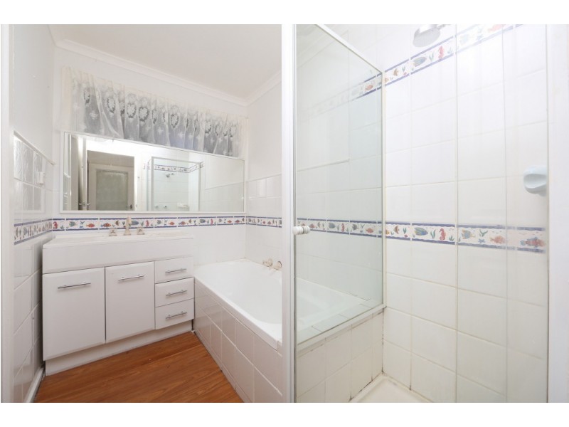 8 Fifth Avenue, Rowville VIC 3178