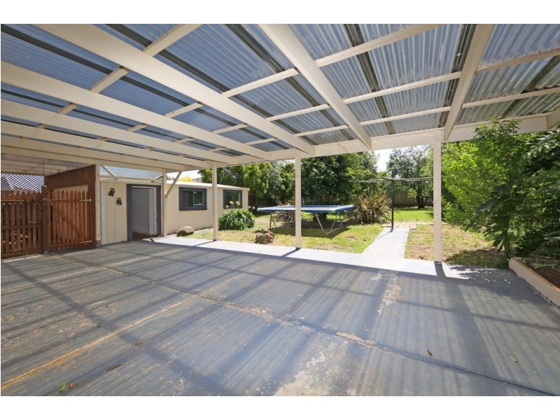 8 Fifth Avenue, Rowville VIC 3178