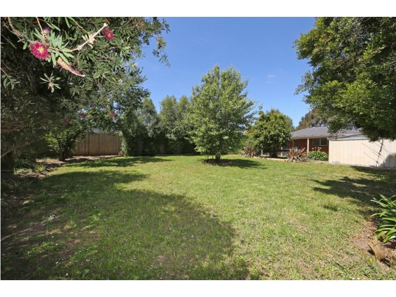 8 Fifth Avenue, Rowville VIC 3178