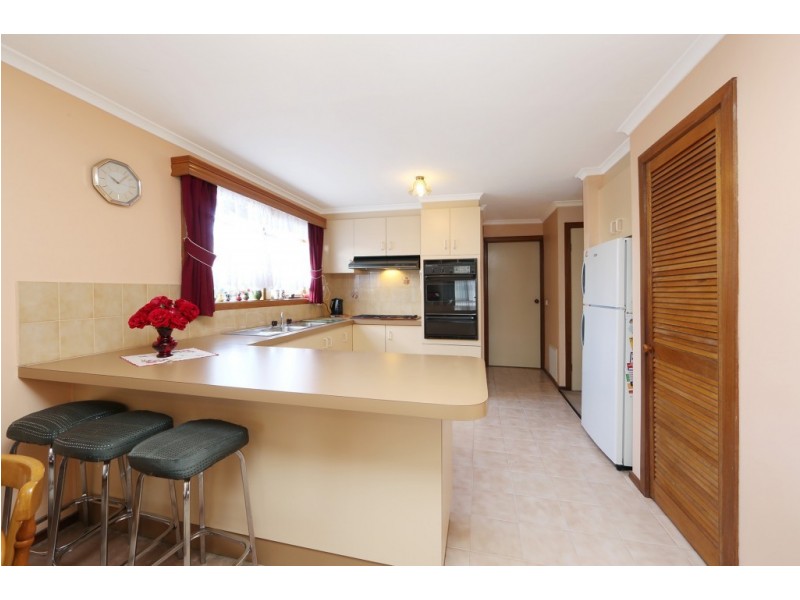 12 Moya Close, Endeavour Hills VIC 3802