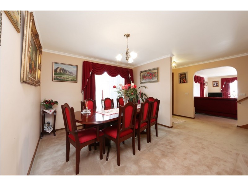 12 Moya Close, Endeavour Hills VIC 3802