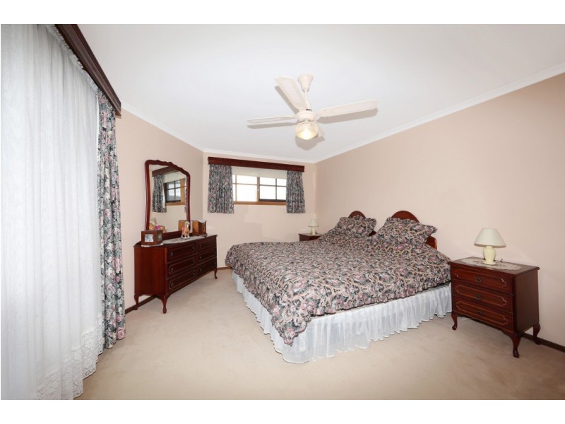 12 Moya Close, Endeavour Hills VIC 3802