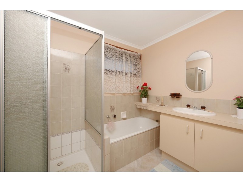 12 Moya Close, Endeavour Hills VIC 3802