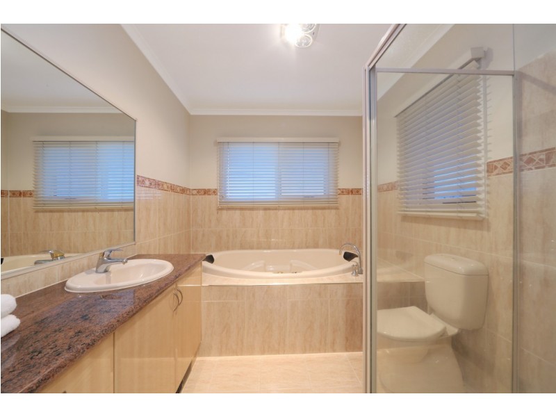 16 Paratea Drive, Rowville VIC 3178