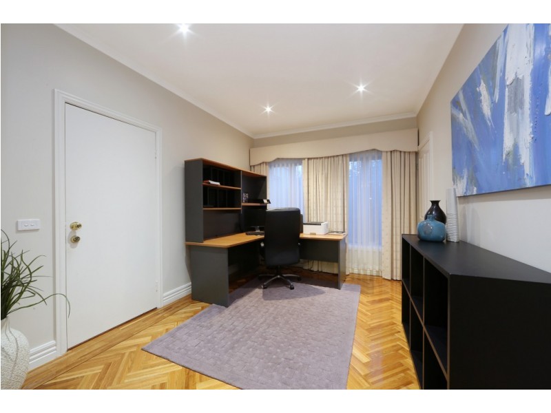 16 Paratea Drive, Rowville VIC 3178