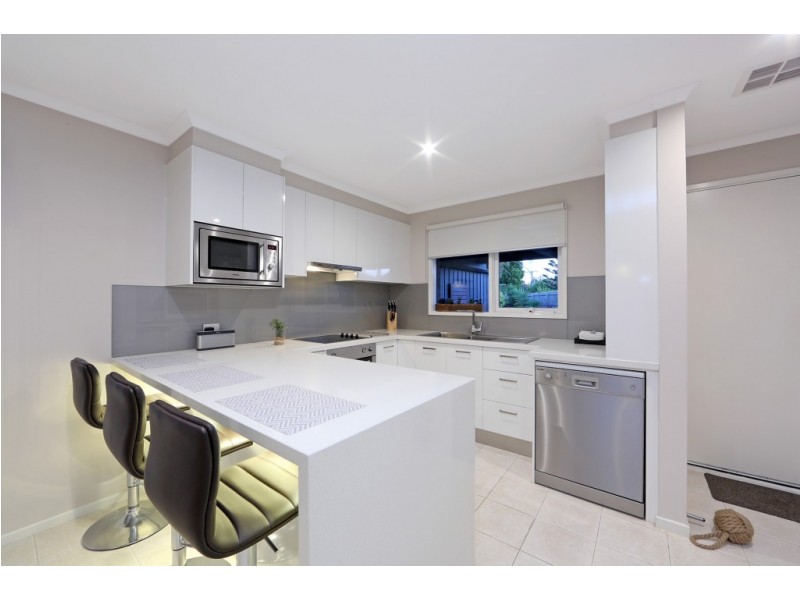 55 Lakeview Avenue, Rowville VIC 3178