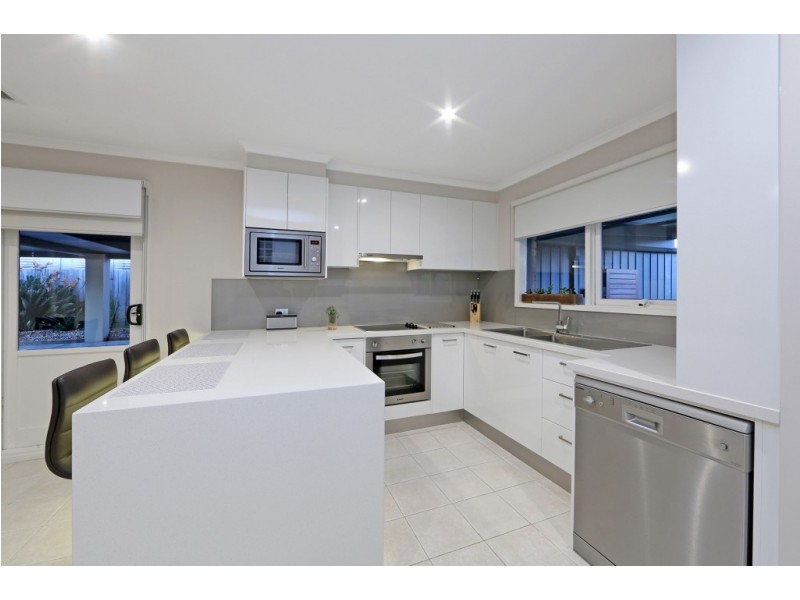 55 Lakeview Avenue, Rowville VIC 3178