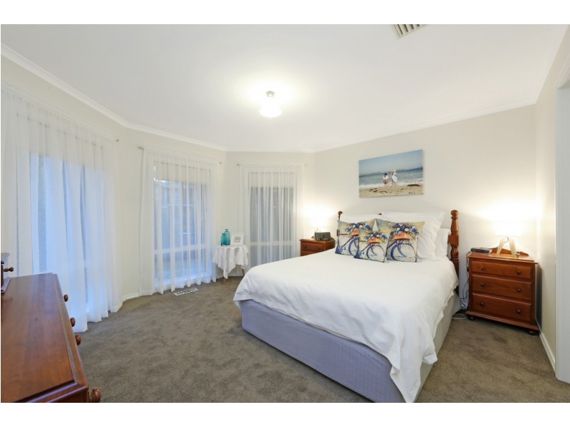 13 Kilcunda Drive, Rowville VIC 3178