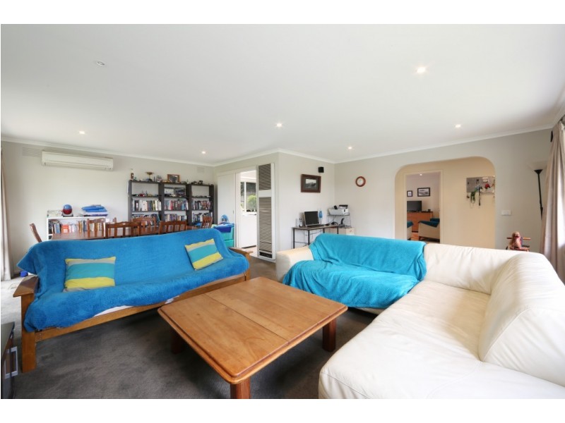 6 Bridgewater Way, Rowville VIC 3178